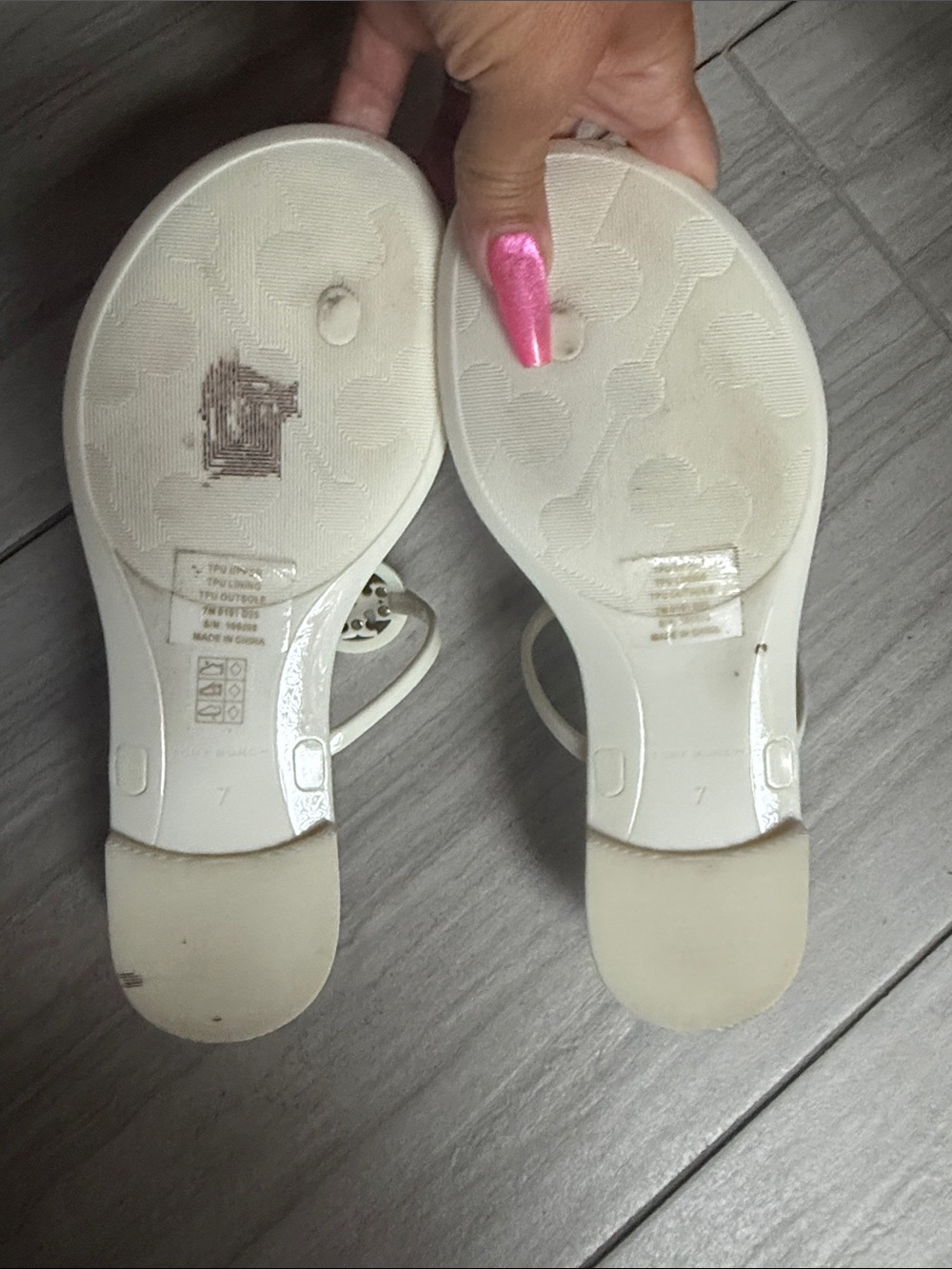 Tory Burch Cream Miller Logo Thong Sandals with Gold Emblem - Picture 2 of 4